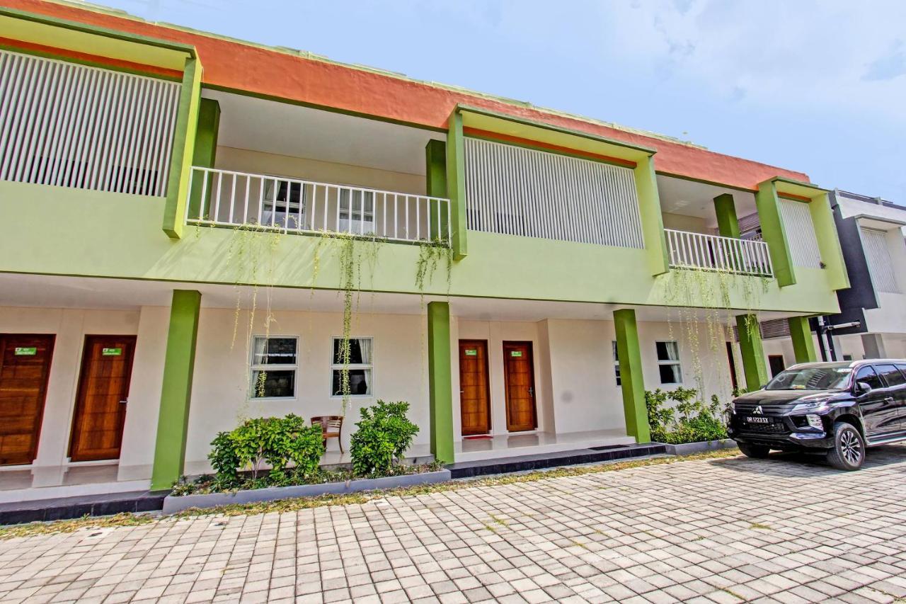 Capital O 91384 Rintaka Residence Senggigi Esterno foto